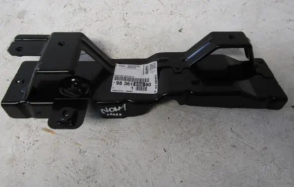 Fender mounting bracket