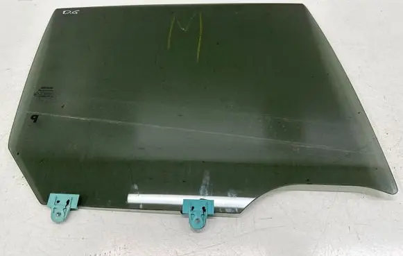 Nissan Leaf II (ZE1) Rear door window glass