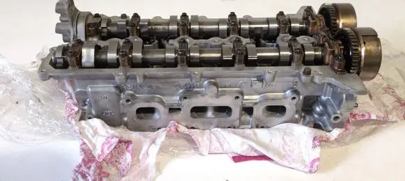 Nissan Juke I F15 Engine head 110425271R