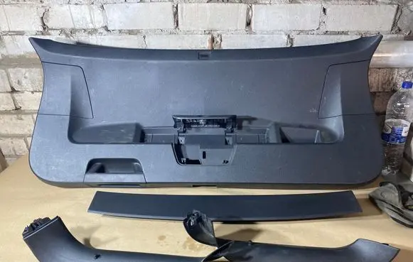 Volkswagen Tiguan Tailgate/boot lid cover trim 5NA867601F 5960619 5NA867707