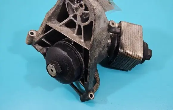 Engine mounting bracket