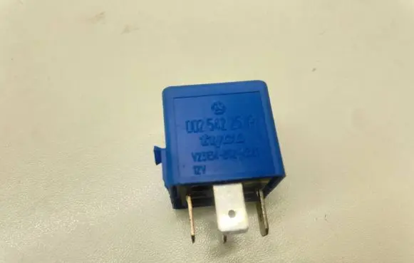 Mercedes-Benz A W169 Other relay 0025422519 V23134B52X321