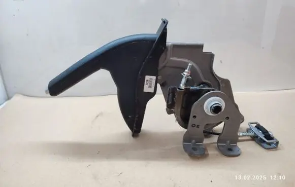 Hyundai Tucson TL Handbrake/parking brake lever assembly