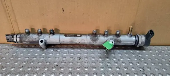 Volvo V70 Fuel main line pipe 31259011 30777576