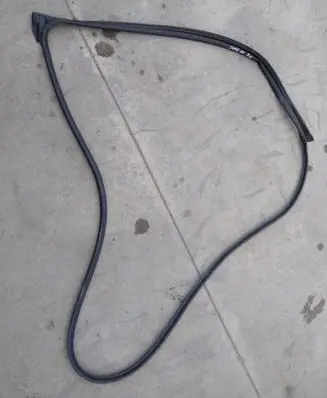 Nissan Juke II F16 Rubber seal front door (on door) 