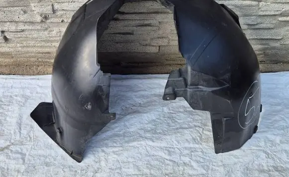 Front wheel arch liner splash guards