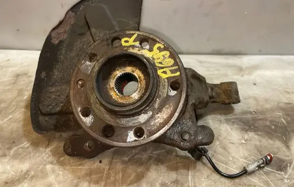 Front wheel hub spindle knuckle