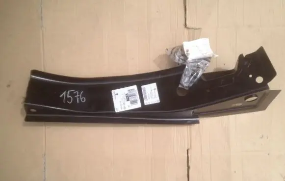 Volkswagen Scirocco Fender mounting bracket 1K8810136