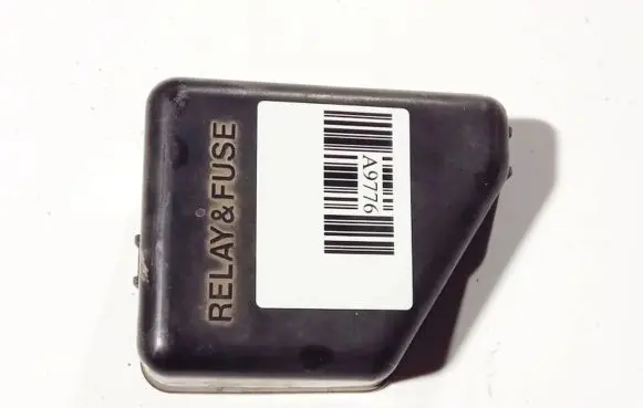 Toyota Avensis T220 Fuse box cover 