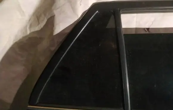 Toyota Avensis T250 Rear vent window glass 