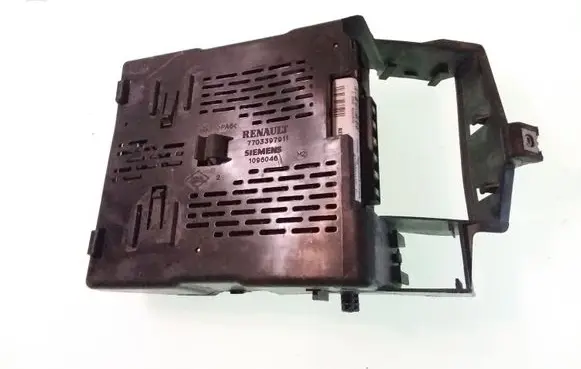Renault Scenic I Fuse module 7703397911 1096046