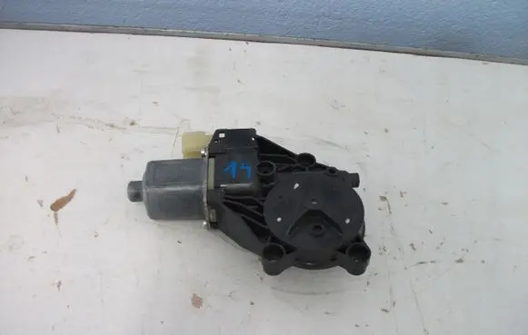 Ford Fiesta Front door window regulator motor 8A6114553A