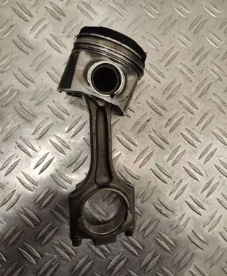 Volvo V60 Piston with connecting rod 81l123