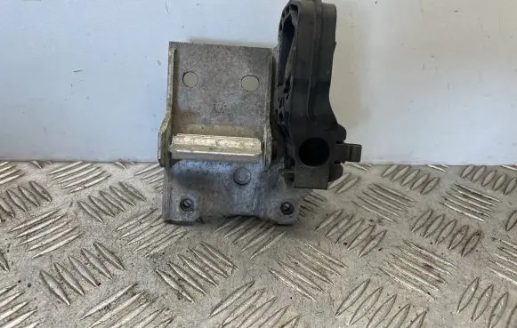 BMW 7 F01 F02 F03 F04 Radiator mount bracket 7186514 7207152 7211162