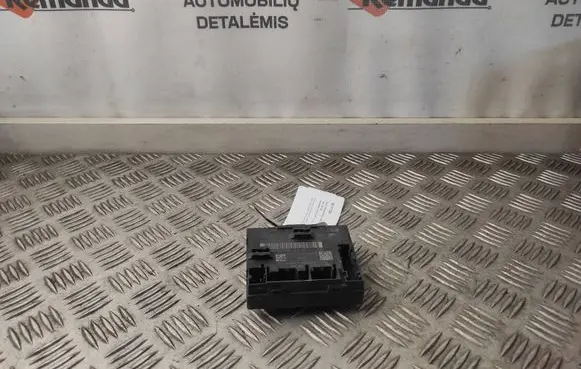 Volkswagen PASSAT B8 Door control unit/module 5Q0959592E