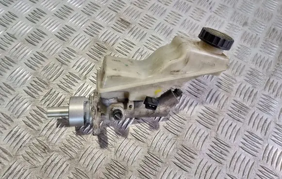 Master brake cylinder