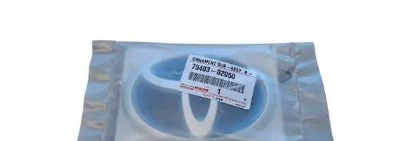Toyota Yaris XP210 Manufacturer badge logo/emblem 7540302050