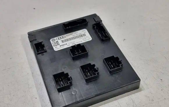 Audi A4 S4 B8 8K Comfort/convenience module 8K0907063