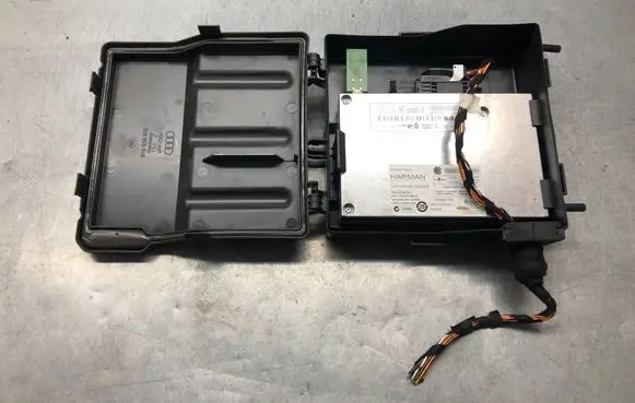 Audi A5 8T 8F Bluetooth control unit module 8T0862335E 8T0862335F