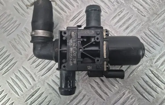 BMW 5 F10 F11 Coolant heater control valve 8572513 1147412219