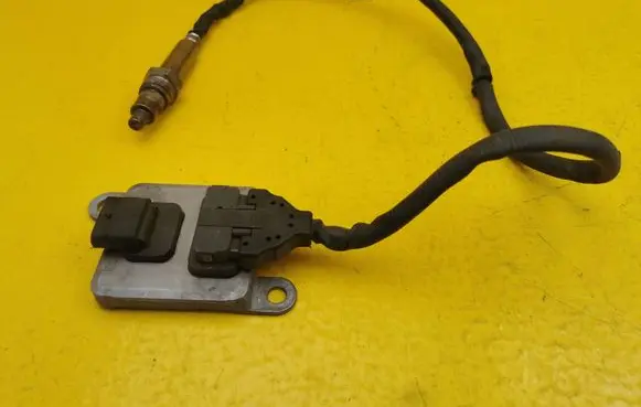 Mercedes-Benz C W205 Lambda probe sensor A0009053606