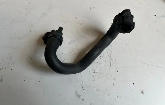 Engine coolant pipe/hose