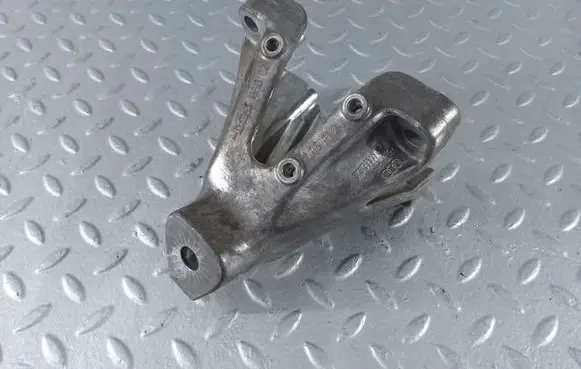 Audi A6 C7 Engine mounting bracket 8K0199307