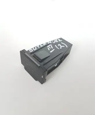 Mitsubishi Outlander USB socket connector 8718A007
