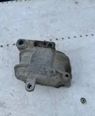 Volkswagen Golf Plus Engine mount bracket 1K0199262