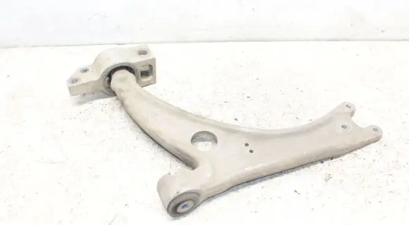 Audi Q3 8U Front lower control arm/wishbone