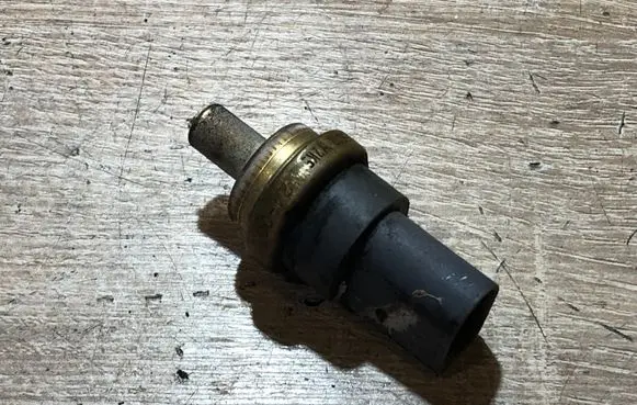 Volkswagen Golf V Coolant temperature sensor 06A919501A