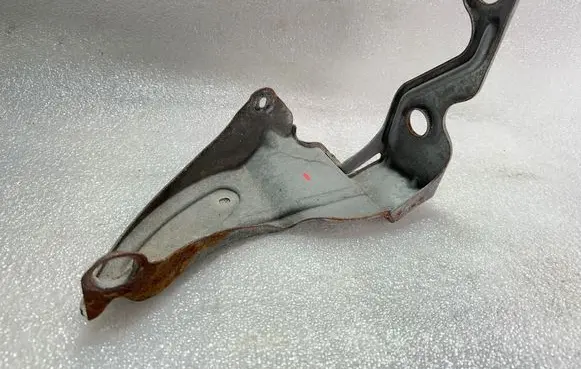 Audi A4 S4 B7 8E 8H Intercooler pipe mounting bracket 059145814B