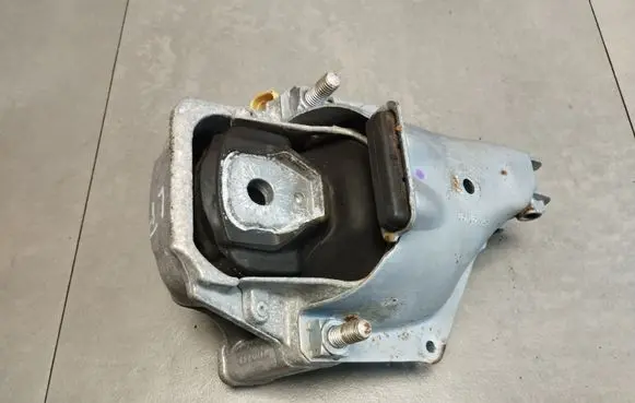 Audi A5 Sportback 8TA Engine mount bracket 8R0199381B