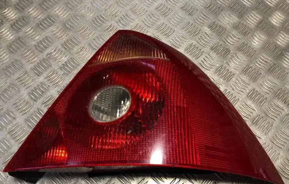 Ford Mondeo Mk III Rear/tail lights 1S7113404A 0374D