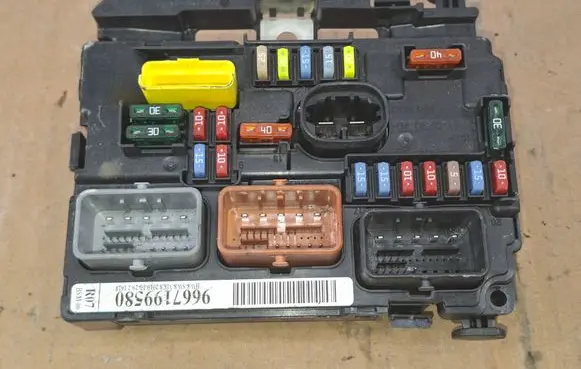 Citroen DS3 Fuse module 9667199580