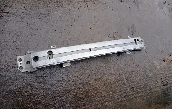 Volvo V70 Front bumper cross member 08652097 11086