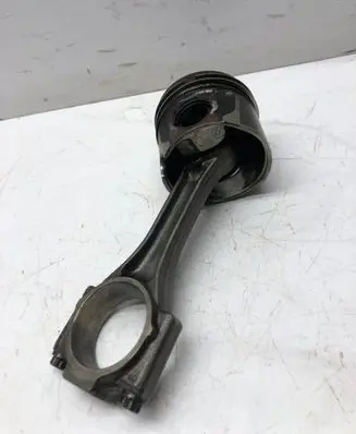 Volkswagen PASSAT B6 Piston with connecting rod 