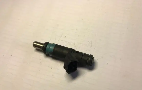 Audi A4 S4 B6 8E 8H Fuel injector 06B133551K