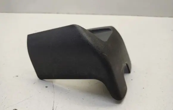Chrysler 300 - 300C Front passenger seat rail trim 609002