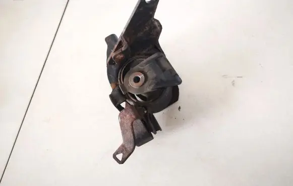 Toyota Corolla E120 E130 Engine mount bracket