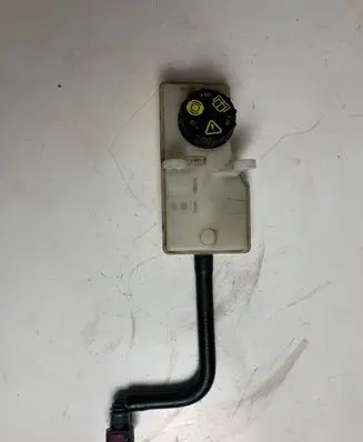 Ford Kuga II Brake fluid reservoir BZ02C