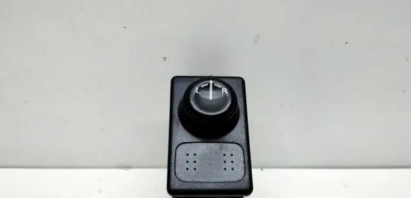 Nissan Almera Tino Wing mirror switch
