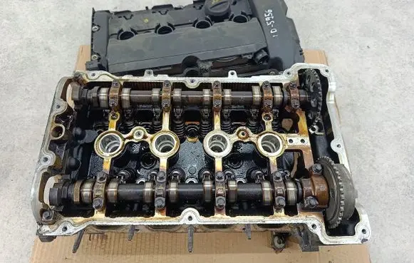 Peugeot 5008 Engine head V753471080