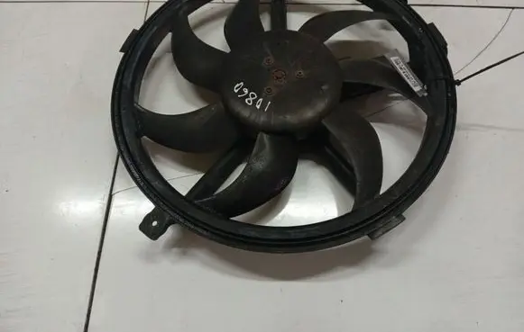 Mini One - Cooper Coupe R56 Radiator cooling fan shroud 0130303019