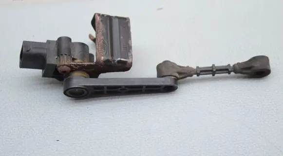 Headlight/headlamp level sensor