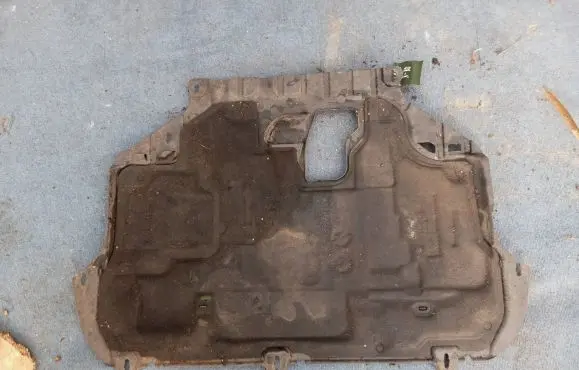 Volvo C30 Engine splash shield/under tray 31255896