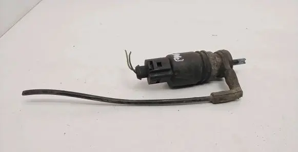 Volkswagen PASSAT B5 Windscreen/windshield washer pump 1J0973722