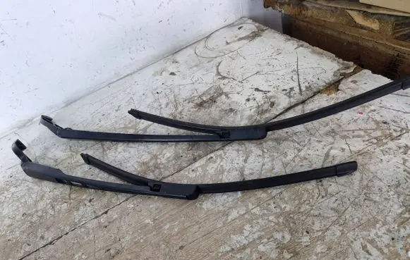 Audi A6 S6 C6 4F Front wiper blade arm