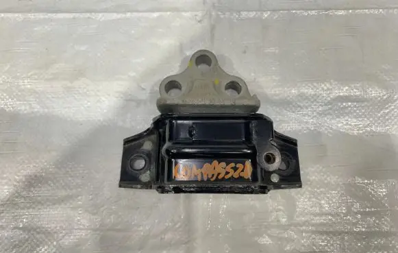 Jeep Compass Engine mounting bracket P68253031AC