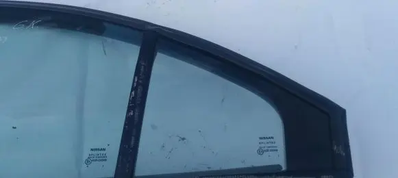 Nissan Primera Rear vent window glass zydra
